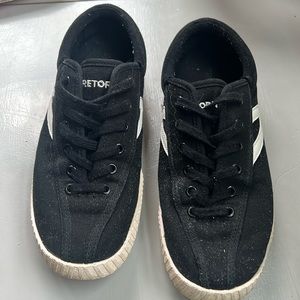 Womens Black tretorn size 7.5